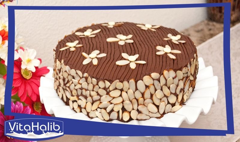  كيكة الشكلاط باللوز و الزبيب 